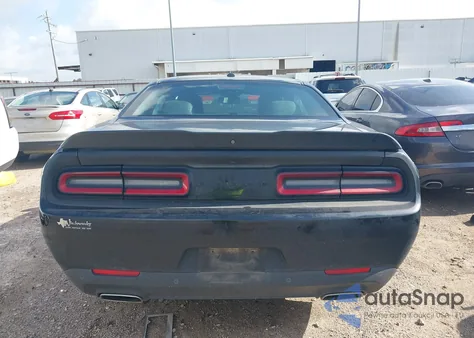 2022 Dodge Challenger Gt z USA, uszkodzony, nr VIN 2C3CDZJG3NH142755